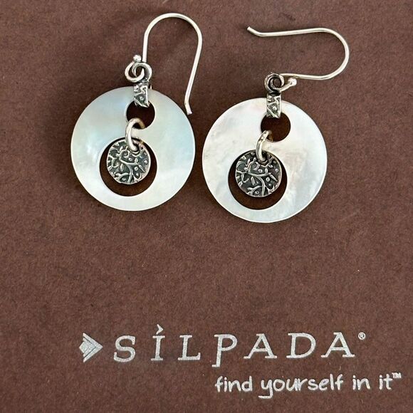Silpada W1843 RETIRED  Mother of Pearl Coin Disc .925 Sterling Silver Earrings - Picture 2 of 6